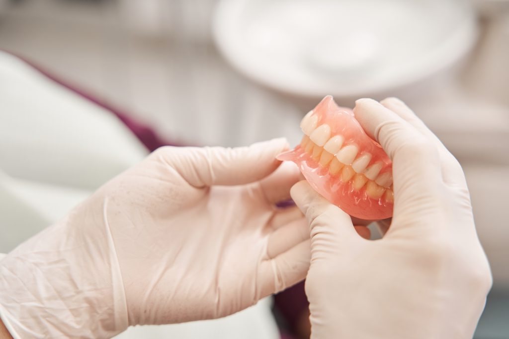 05 what is the difference between dentures and implants