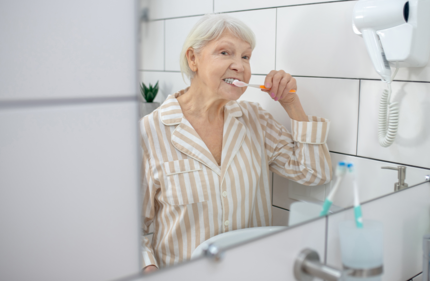 การดูแลสุขภาพช่องปากผู้สูงอายุแบบง่าย ๆ ที่ใครก็ทำได้